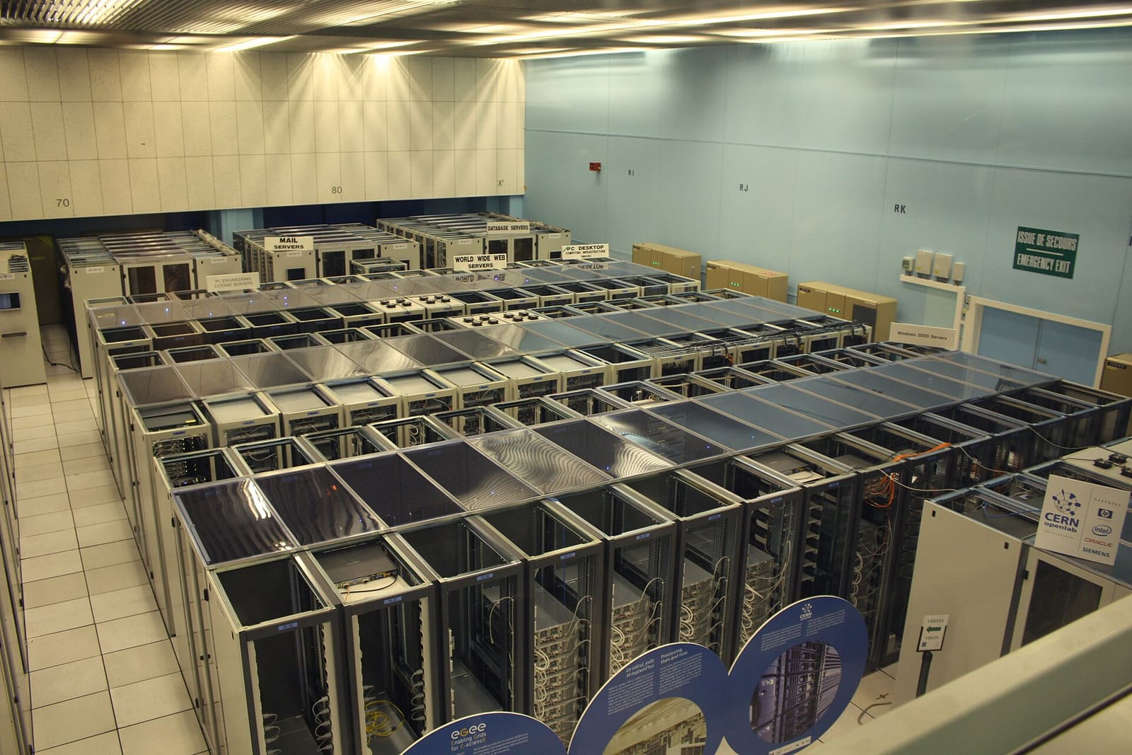 Dvorana s poslužiteljima u podatkovnom centru CERN-a